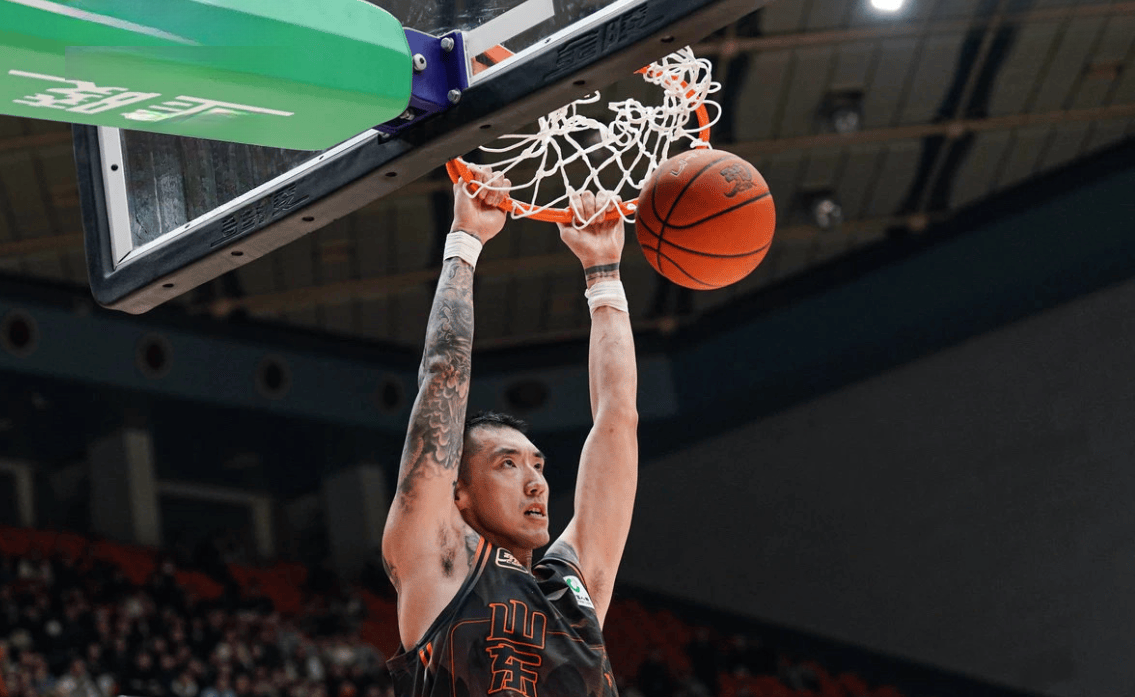 包含今晚CBA季后赛传出新动向，里尔更衣室发声，管理层表态：悬念犹存，数据趋势出现新变化的词条